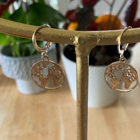MAKE ME AND OFFER NWT Circular World Map Gold Huggie Charm Earrings - Picture 3 of 3